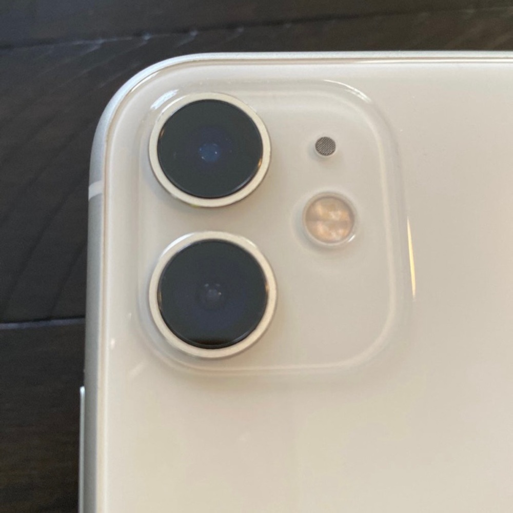 **SOLD**iPhone 11 64gb - Picture 4 of 9